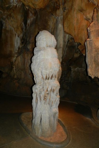 Největší stalagnit v Mladečských jeskyních; foto: Anežka Jordánová